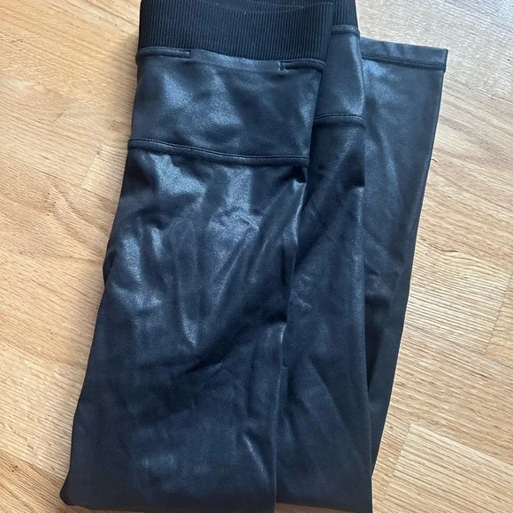 Lululemon Women's Power Position S High Rise Crop
21" Matte Black Foil Size 4 - Picture 3 of 4